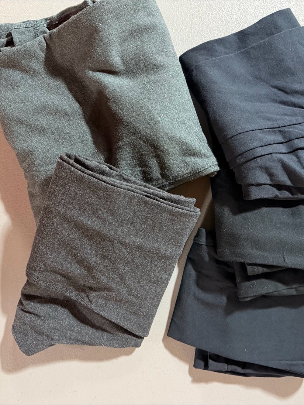Liz Lange Maternity Leggings in Dark Green and Charcoal